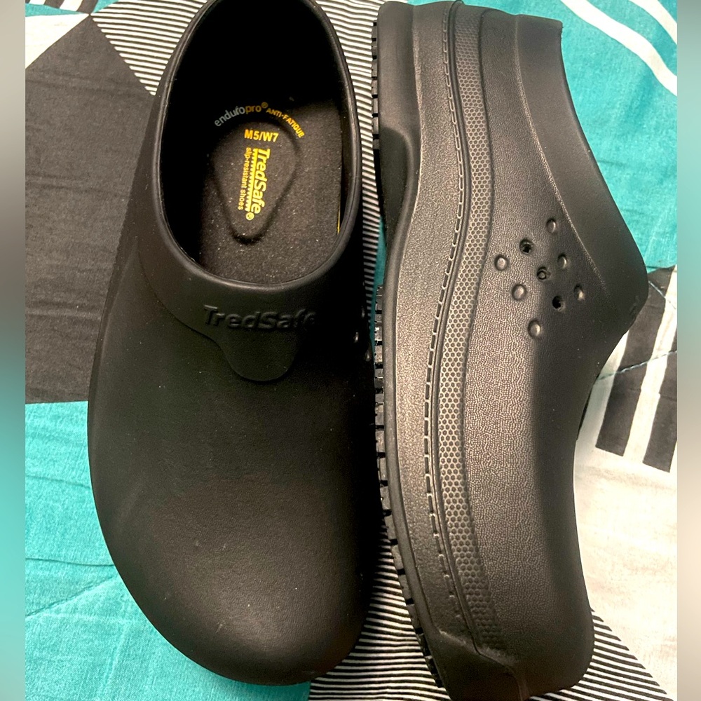 Women’s non slip work shoes